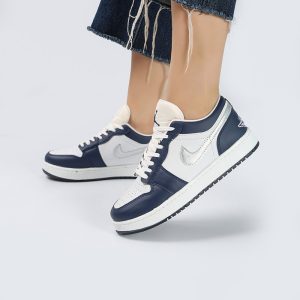 کفش و کتانی زنانه مدل NIKE AIR JORDAN 1 رنگ سفید سرمه ای کد M5816