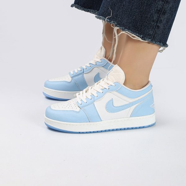 کفش و کتانی زنانه مدل NIKE AIR JORDAN 1 رنگ سفید آبی کد M5813