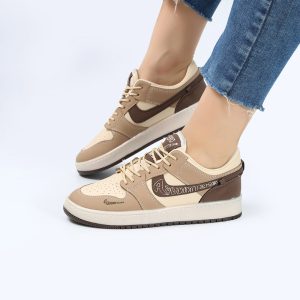 کفش و کتانی زنانه مدل NIKE AIR JORDAN 1 رنگ کرم قهوه ای کد M5819